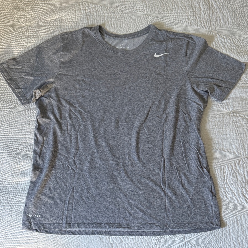 Nike Men’s Heather Gray Performance Tee